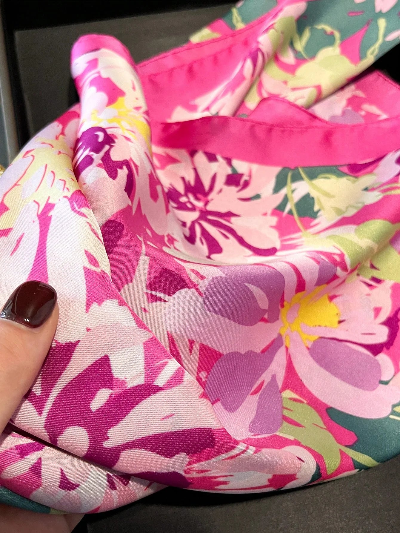 Women’s Retro Printed Satin Scarf