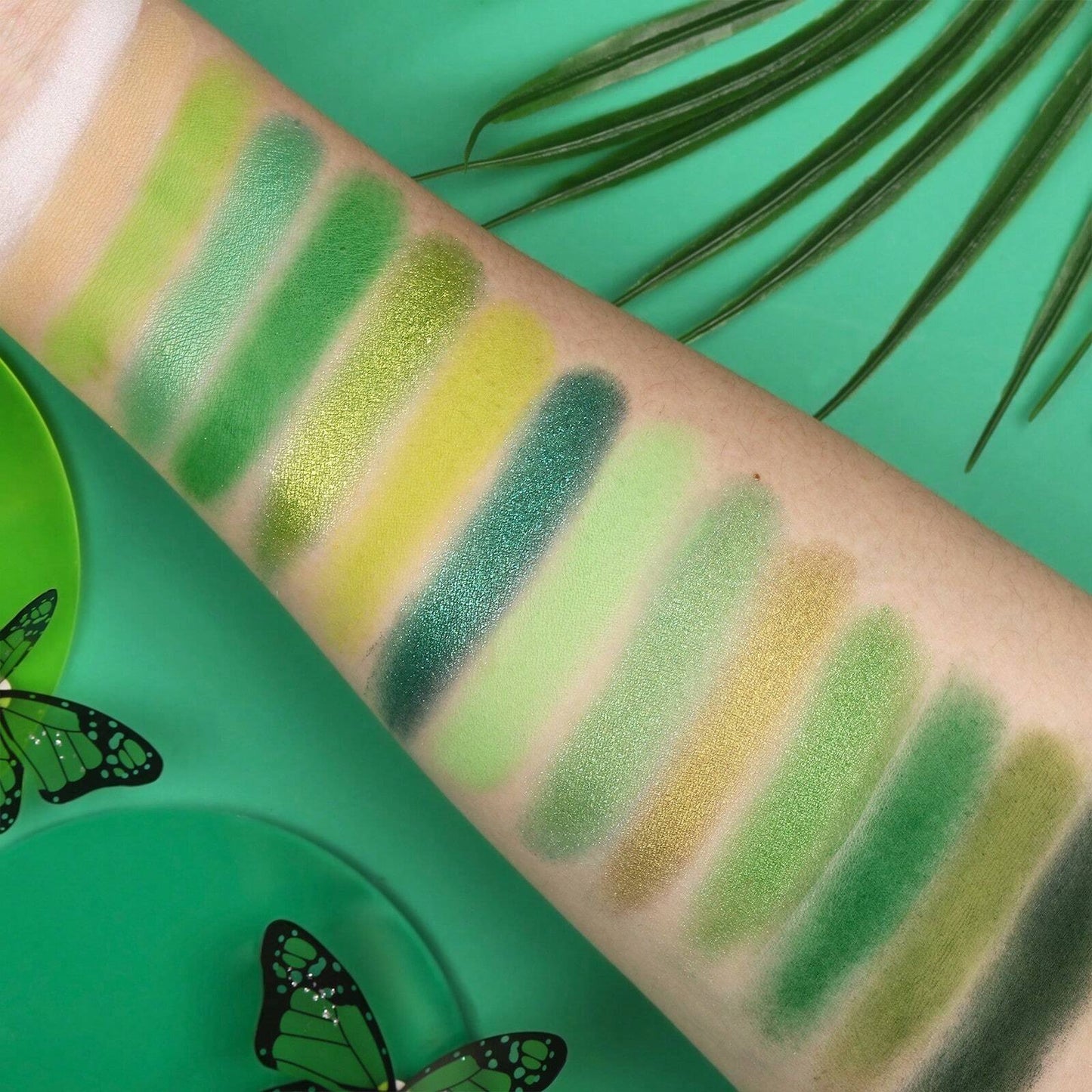 UCANBE 15-Color Shimmer Eyeshadow Palette