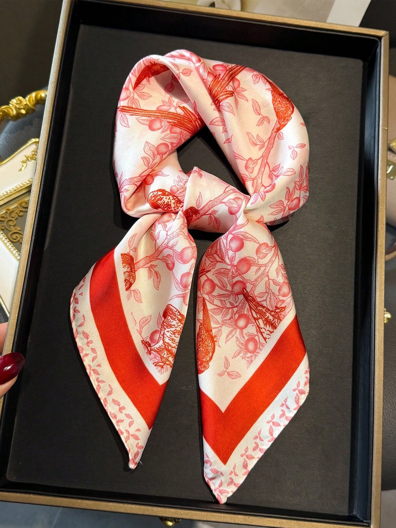 Women’s Retro Printed Satin Scarf