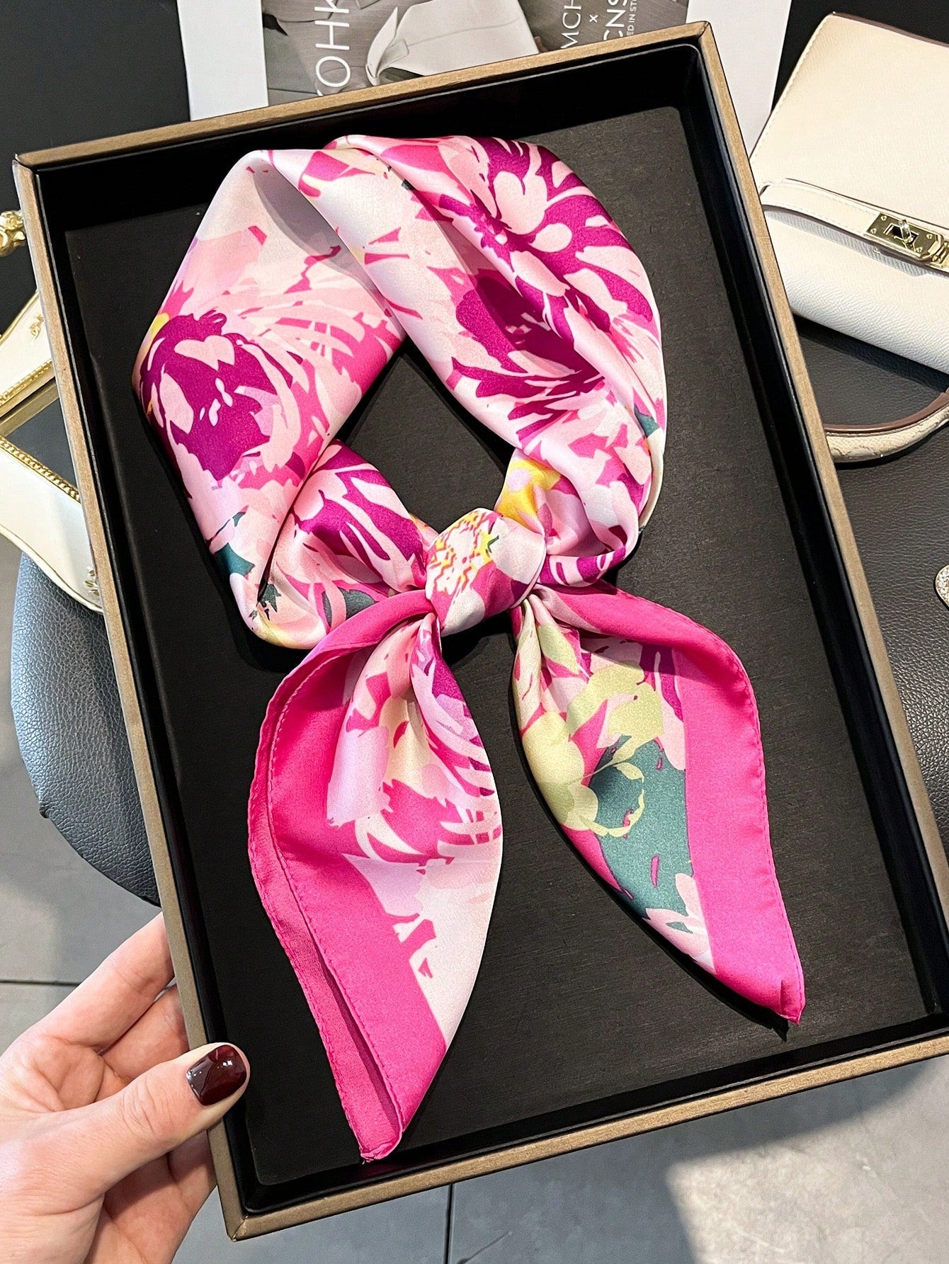 Women’s Retro Printed Satin Scarf