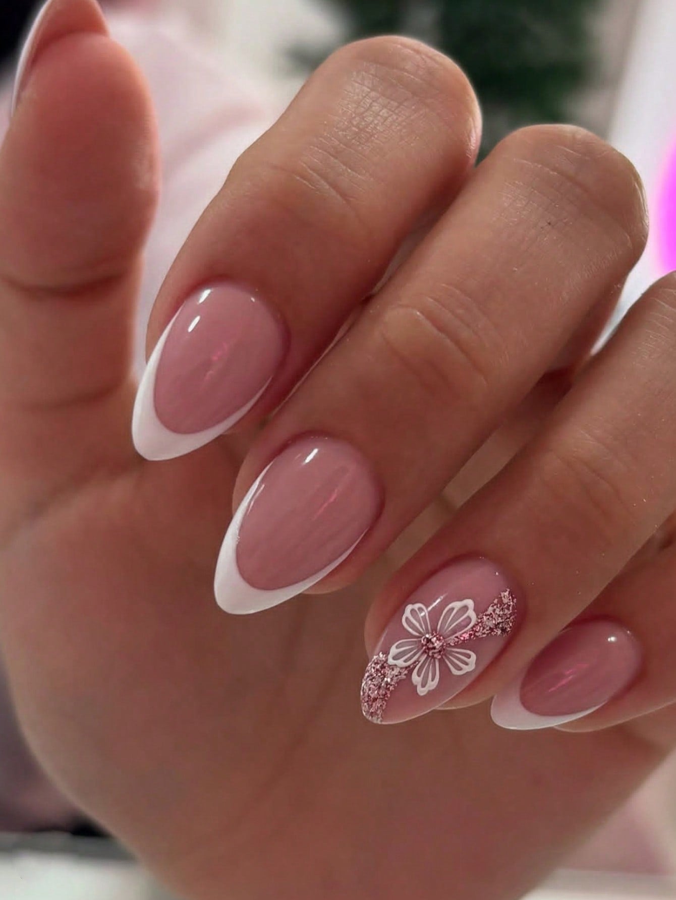 Women’s Romantic Pink Press-On Nails